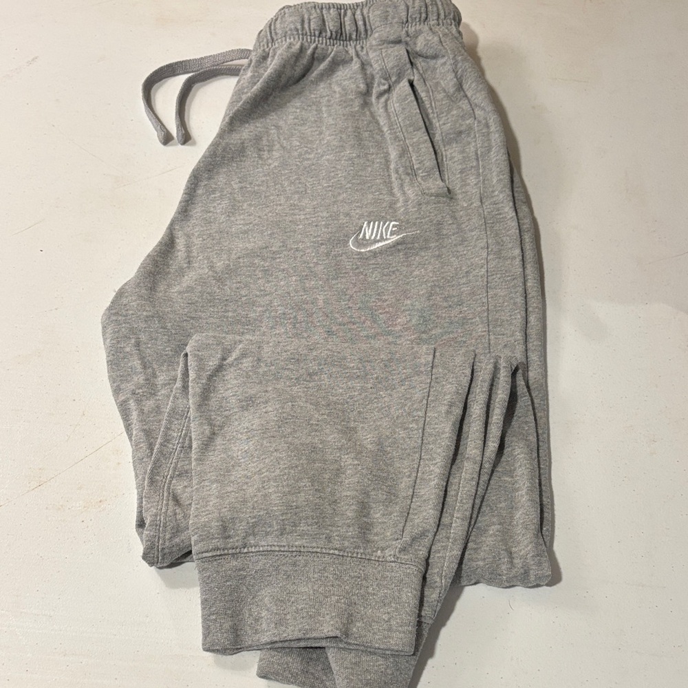 Nike Mens Medium Heather Gray Joggers